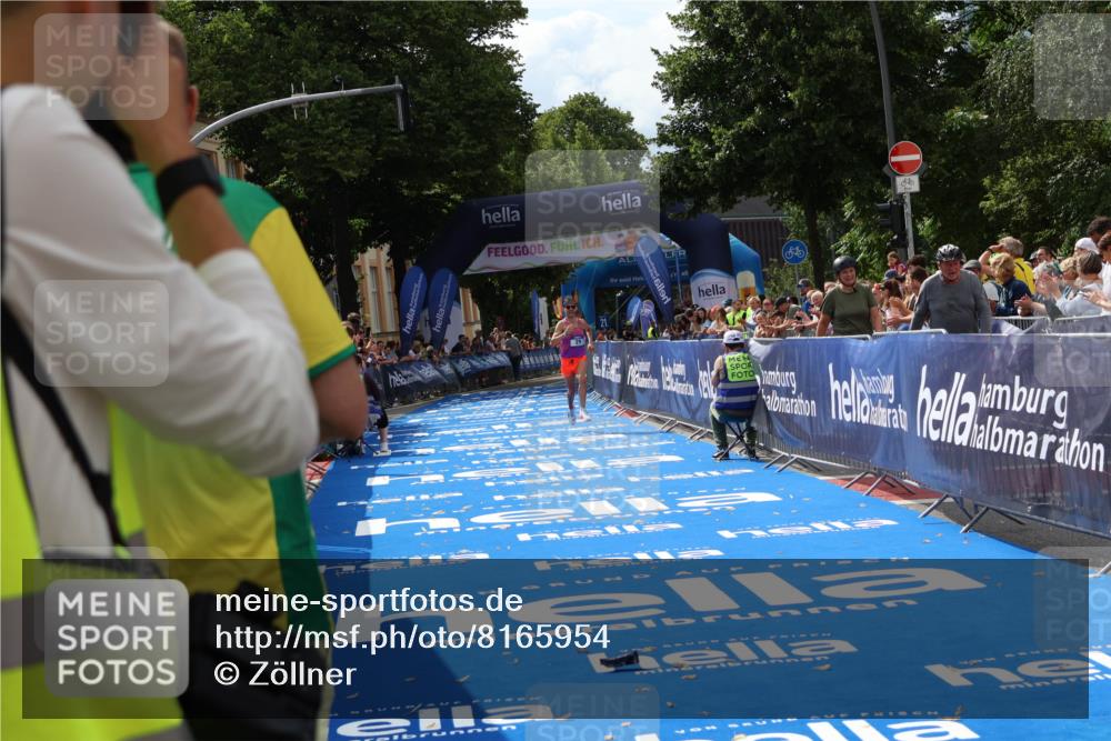 29.06.2025 - hella hamburg halbmarathon Zöllner http://msf.ph/oto/8165954 29.06.2025 10:09:01 Ziel 29 meine-sportfotos.de