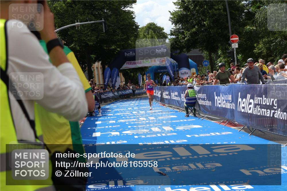 29.06.2025 - hella hamburg halbmarathon Zöllner http://msf.ph/oto/8165958 29.06.2025 10:09:02 Ziel 29 meine-sportfotos.de