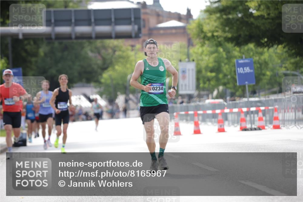 29.06.2025 - hella hamburg halbmarathon Jannik Wohlers http://msf.ph/oto/8165967 29.06.2025 09:40:55 Lombardsbrücke 7834, 7963, 10234, 11624, 17886 meine-sportfotos.de