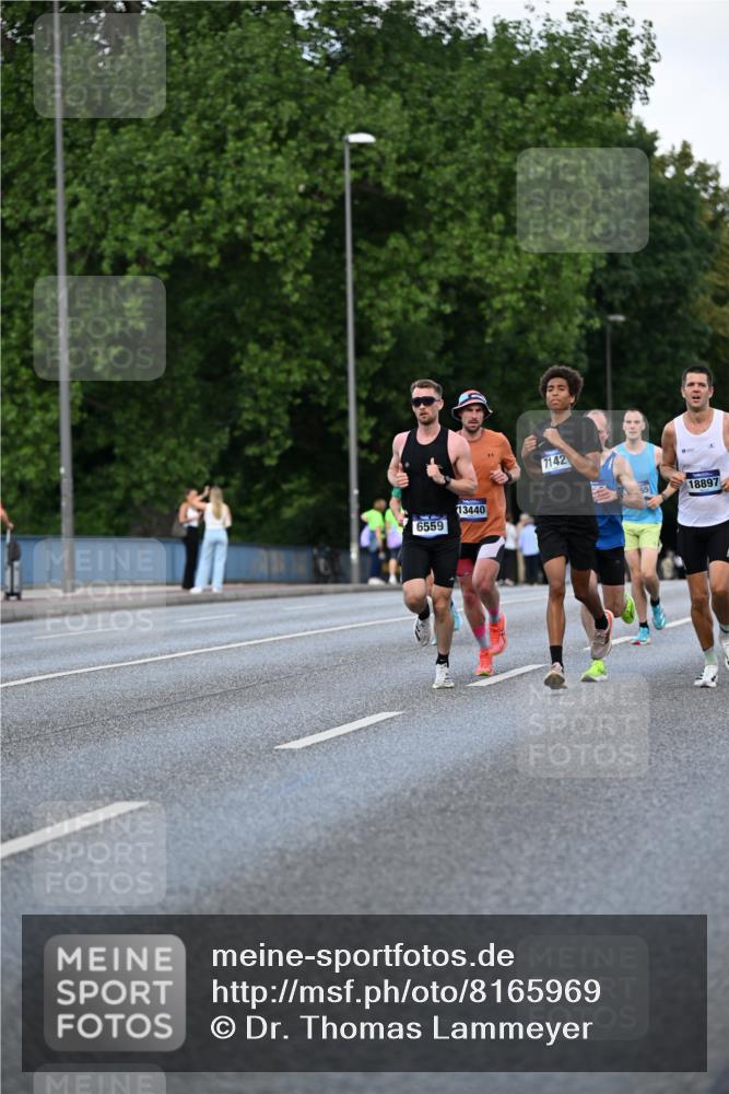 29.06.2025 - hella hamburg halbmarathon Dr. Thomas Lammeyer http://msf.ph/oto/8165969 29.06.2025 09:44:56 Kennedybrücke 1241, 2892, 6559, 7862, 10780, 11194 meine-sportfotos.de