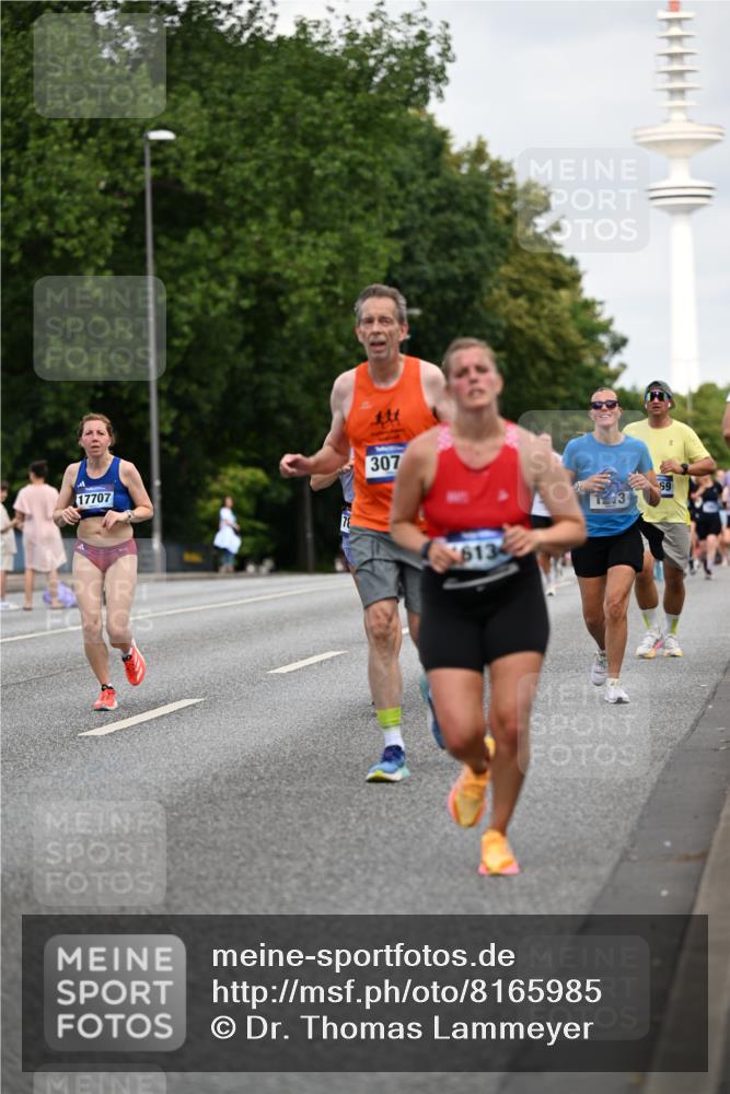 29.06.2025 - hella hamburg halbmarathon Dr. Thomas Lammeyer http://msf.ph/oto/8165985 29.06.2025 10:09:20 Kennedybrücke 1213, 1347, 1863, 2298, 2424, 2540, 3071, 3578, 4394, 5869, 6059, 6907, 6908, 7017, 7826, 8316, 8999, 9007, 9019, 9075, 9165, 9680, 10694, 11088 meine-sportfotos.de