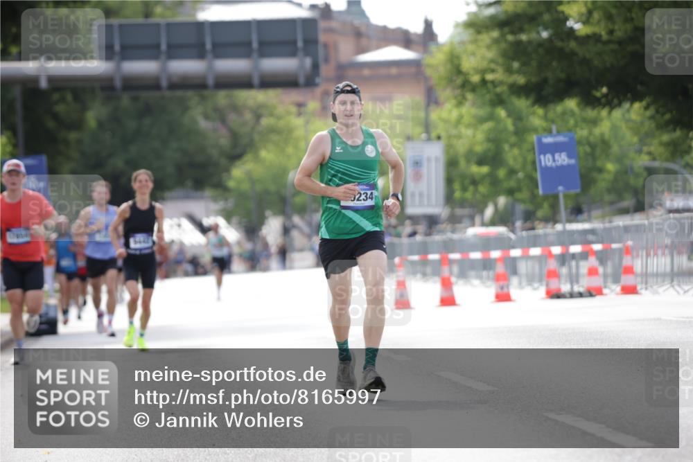 29.06.2025 - hella hamburg halbmarathon Jannik Wohlers http://msf.ph/oto/8165997 29.06.2025 09:40:55 Lombardsbrücke 7834, 7963, 10234, 11624, 17886 meine-sportfotos.de