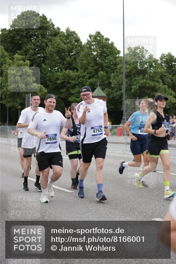 29.06.2025 - hella hamburg halbmarathon Jannik Wohlers http://msf.ph/oto/8166001 29.06.2025 11:05:13 Lombardsbrücke 3120, 3502, 4382, 4765, 5426, 5851, 5880, 5881, 6621, 7470, 7538, 7539, 7545, 7698, 8284, 9382, 9800, 9923, 10764, 10906, 11348, 12033, 12040, 12045, 12182, 12183, 12885, 12918, 13720, 13721, 13870, 13935, 14141, 14295, 14440, 14454, 14469, 14641, 14733, 16474, 16496, 16524, 16603, 16790, 17069, 17274, 17361, 17767, 18444, 18980, 18981, 19186 meine-sportfotos.de