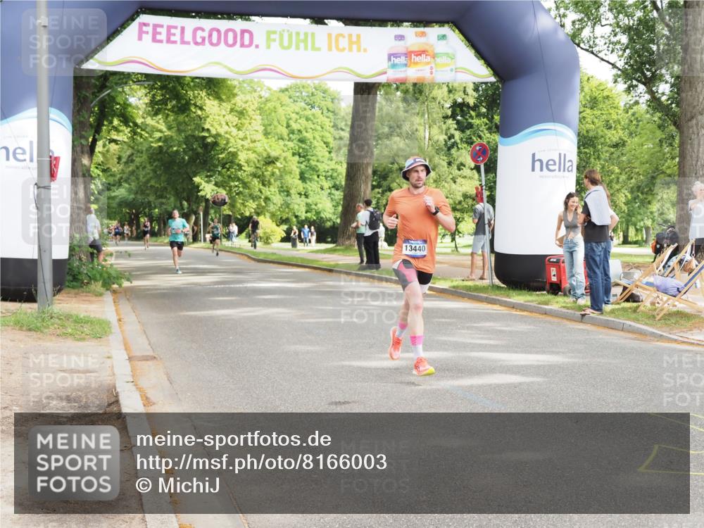 29.06.2025 - hella hamburg halbmarathon MichiJ http://msf.ph/oto/8166003 29.06.2025 10:14:01 Zwischen KM18-KM19 7963, 11678, 13440 meine-sportfotos.de