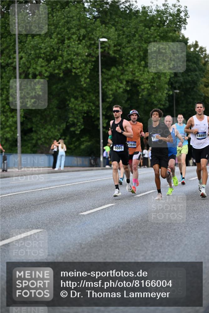 29.06.2025 - hella hamburg halbmarathon Dr. Thomas Lammeyer http://msf.ph/oto/8166004 29.06.2025 09:44:56 Kennedybrücke 1241, 2892, 6559, 7862, 10780, 11194 meine-sportfotos.de
