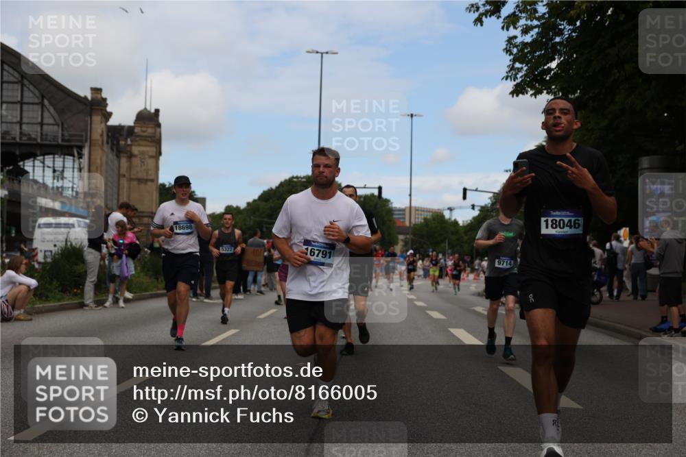 29.06.2025 - hella hamburg halbmarathon Yannick Fuchs http://msf.ph/oto/8166005 29.06.2025 11:18:15 20KM 1131, 1269, 1694, 1939, 3573, 3837, 4834, 5035, 5063, 5322, 6287, 6977, 7169, 7188, 7190, 7248, 7370, 7672, 7978, 8085, 8537, 9259, 9567, 9635, 9714, 9788, 10148, 10162, 10649, 10977, 11249, 13206, 13366, 13386, 13584, 14024, 14240, 14421, 14633, 15180, 15343, 15402, 15404, 16586, 16600, 16601, 16604, 16781, 16791, 16833, 16991, 17559, 17699, 18007, 18046, 18362, 18417, 18698 meine-sportfotos.de