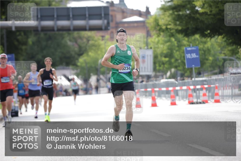 29.06.2025 - hella hamburg halbmarathon Jannik Wohlers http://msf.ph/oto/8166018 29.06.2025 09:40:55 Lombardsbrücke 7834, 7963, 10234, 11624, 17886 meine-sportfotos.de