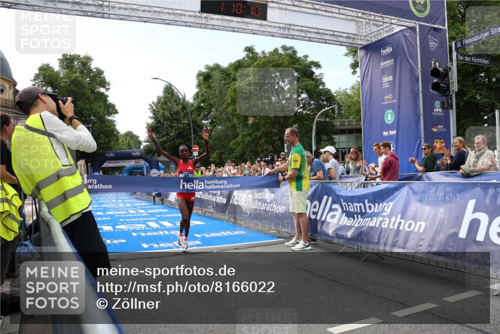 29.06.2025 - hella hamburg halbmarathon Zöllner http://msf.ph/oto/8166022 29.06.2025 10:10:14 Ziel 48 meine-sportfotos.de