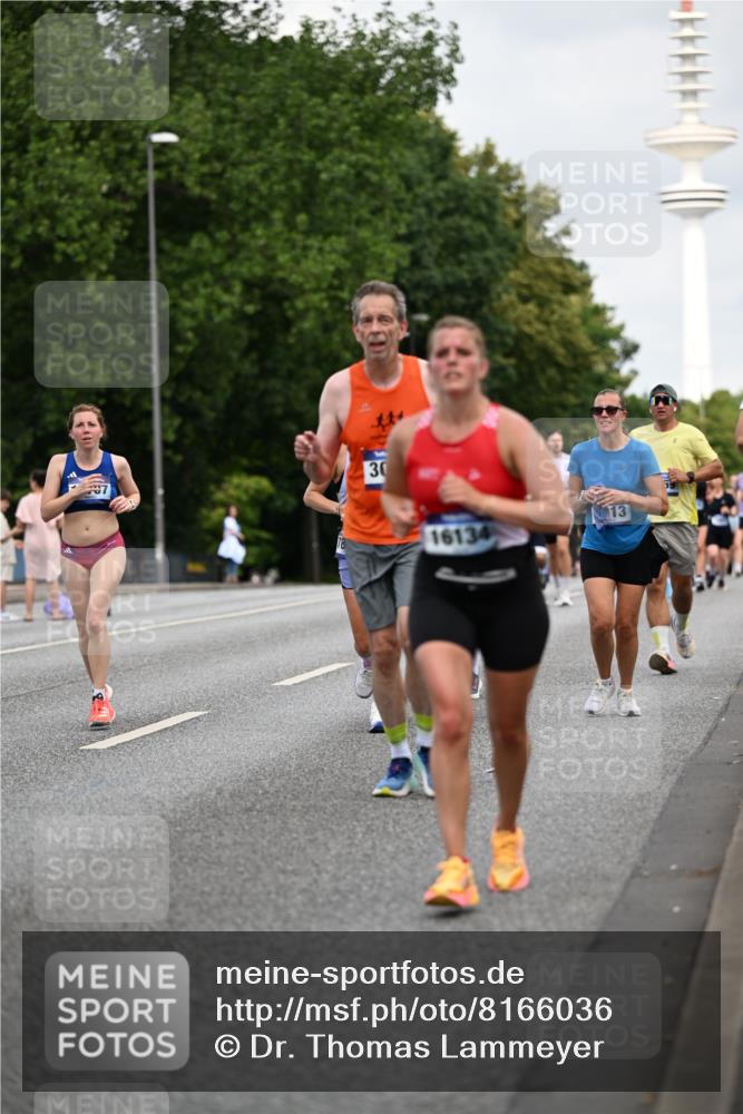 29.06.2025 - hella hamburg halbmarathon Dr. Thomas Lammeyer http://msf.ph/oto/8166036 29.06.2025 10:09:20 Kennedybrücke 1213, 1347, 1863, 2298, 2424, 2540, 3071, 3578, 4394, 5869, 6059, 6907, 6908, 7017, 7826, 8316, 8999, 9007, 9019, 9075, 9165, 9680, 10694, 11088 meine-sportfotos.de