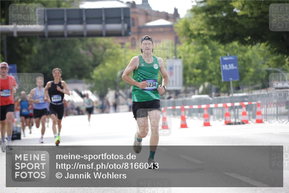 29.06.2025 - hella hamburg halbmarathon Jannik Wohlers http://msf.ph/oto/8166043 29.06.2025 09:40:55 Lombardsbrücke 7834, 7963, 10234, 11624, 17886 meine-sportfotos.de