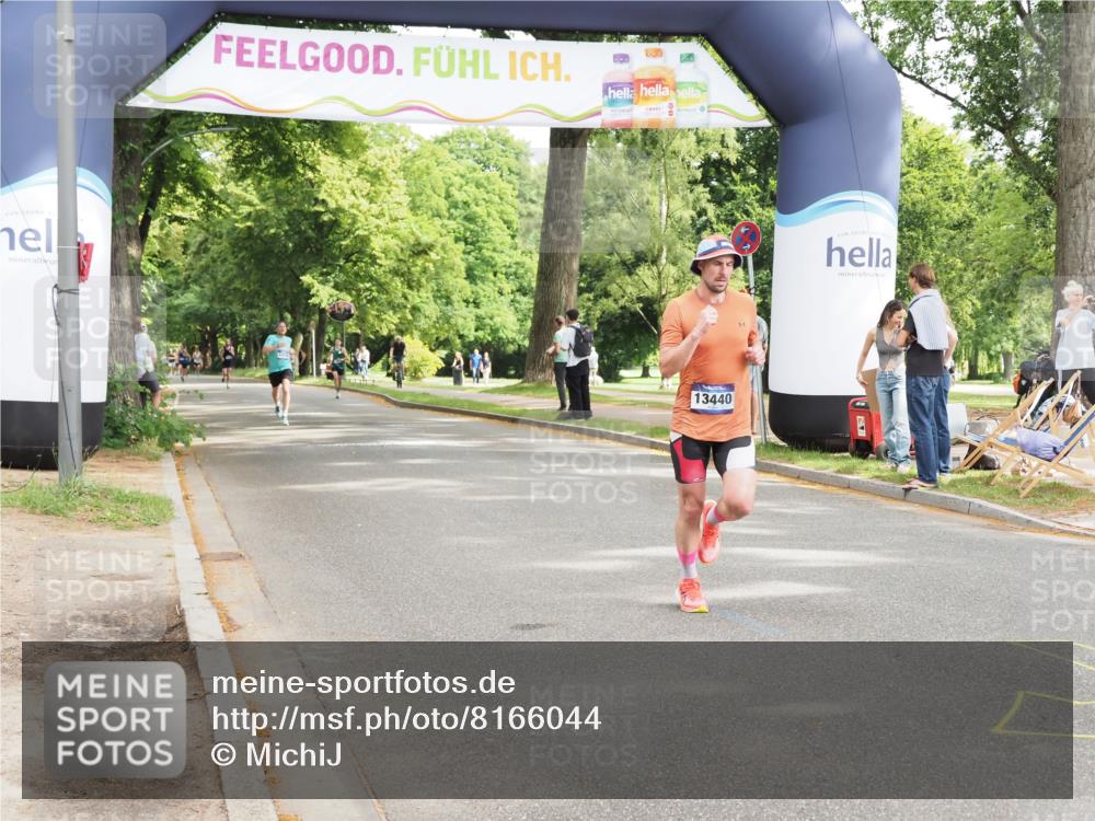 29.06.2025 - hella hamburg halbmarathon MichiJ http://msf.ph/oto/8166044 29.06.2025 10:14:01 Zwischen KM18-KM19 7963, 11678, 13440 meine-sportfotos.de