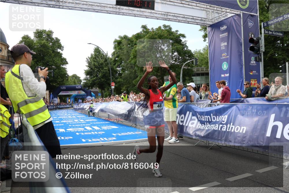 29.06.2025 - hella hamburg halbmarathon Zöllner http://msf.ph/oto/8166049 29.06.2025 10:10:14 Ziel 48 meine-sportfotos.de