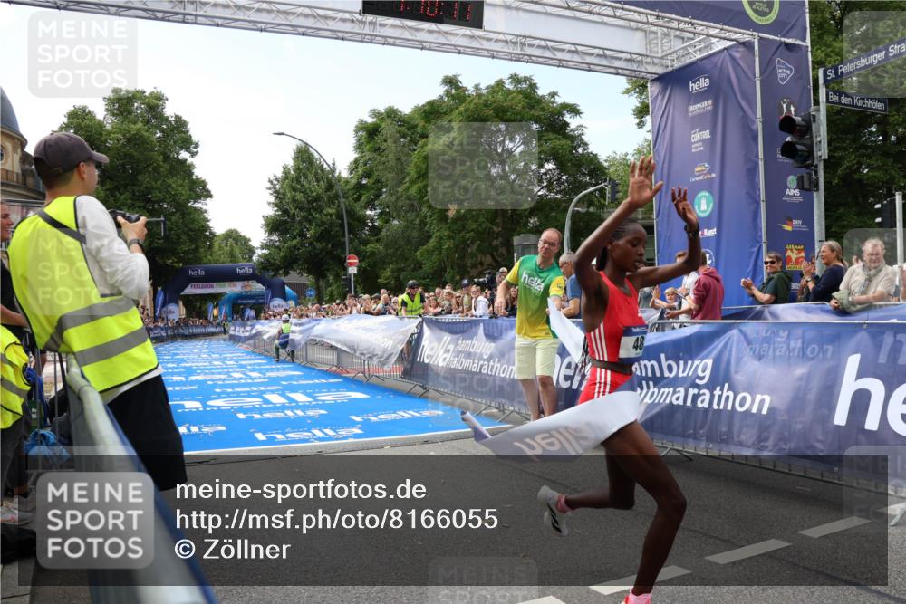 29.06.2025 - hella hamburg halbmarathon Zöllner http://msf.ph/oto/8166055 29.06.2025 10:10:15 Ziel  meine-sportfotos.de