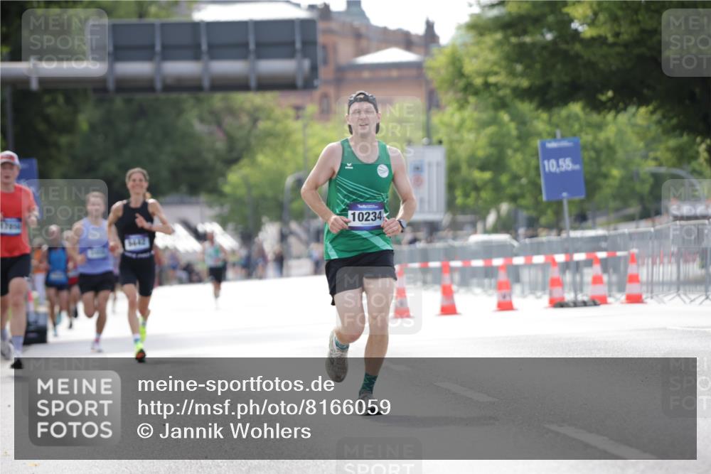 29.06.2025 - hella hamburg halbmarathon Jannik Wohlers http://msf.ph/oto/8166059 29.06.2025 09:40:55 Lombardsbrücke 7834, 7963, 10234, 11624, 17886 meine-sportfotos.de