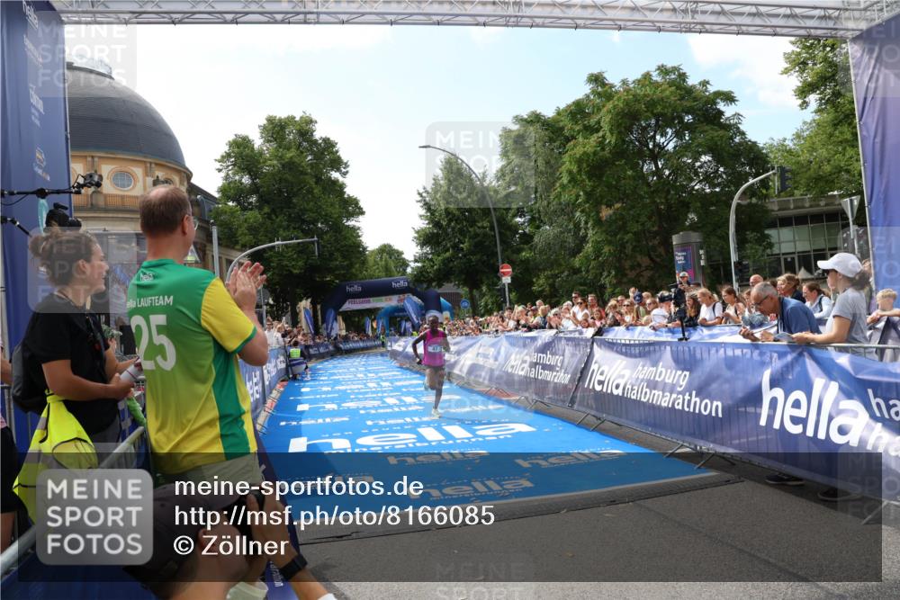 29.06.2025 - hella hamburg halbmarathon Zöllner http://msf.ph/oto/8166085 29.06.2025 10:10:40 Ziel 43 meine-sportfotos.de