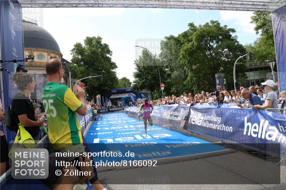 29.06.2025 - hella hamburg halbmarathon Zöllner http://msf.ph/oto/8166092 29.06.2025 10:10:40 Ziel 43 meine-sportfotos.de