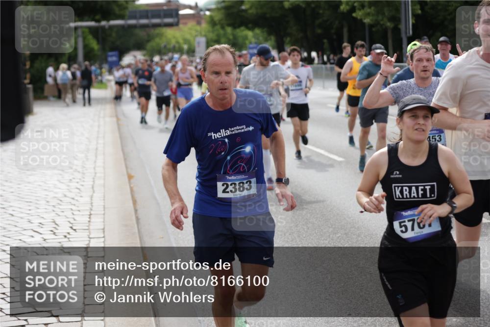 29.06.2025 - hella hamburg halbmarathon Jannik Wohlers http://msf.ph/oto/8166100 29.06.2025 10:20:42 Lombardsbrücke 1028, 1266, 1658, 2383, 2956, 2986, 3161, 3453, 3813, 4082, 4350, 5041, 5061, 5767, 6275, 6308, 7228, 7608, 8724, 8726, 9005, 9011, 9108, 9236, 9501, 10585, 10602, 11698, 11775, 12175, 12395, 12561, 12694, 13057, 13448, 13508, 14499, 14519, 14809, 14819, 14986, 15020, 15387, 15470, 15736, 15767, 15913, 16256, 16600, 16896, 17035, 17341, 17367, 18170, 18305, 18397, 18784, 18809 meine-sportfotos.de