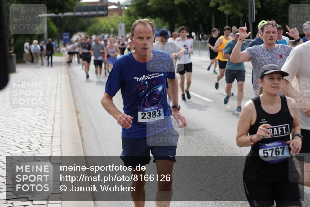 29.06.2025 - hella hamburg halbmarathon Jannik Wohlers http://msf.ph/oto/8166126 29.06.2025 10:20:42 Lombardsbrücke 1028, 1266, 1658, 2383, 2956, 2986, 3161, 3453, 3813, 4082, 4350, 5041, 5061, 5767, 6275, 6308, 7228, 7608, 8724, 8726, 9005, 9011, 9108, 9236, 9501, 10585, 10602, 11698, 11775, 12175, 12395, 12561, 12694, 13057, 13448, 13508, 14499, 14519, 14809, 14819, 14986, 15020, 15387, 15470, 15736, 15767, 15913, 16256, 16600, 16896, 17035, 17341, 17367, 18170, 18305, 18397, 18784, 18809 meine-sportfotos.de