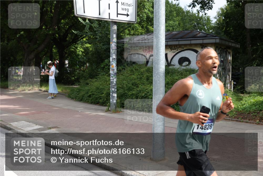 29.06.2025 - hella hamburg halbmarathon Yannick Fuchs http://msf.ph/oto/8166133 29.06.2025 10:22:36 20KM 2203, 7651, 9097, 9804, 10485, 10655, 12341, 13941, 13956, 14757, 14828, 15136, 15576, 15583, 17354, 17893, 18037, 19114 meine-sportfotos.de