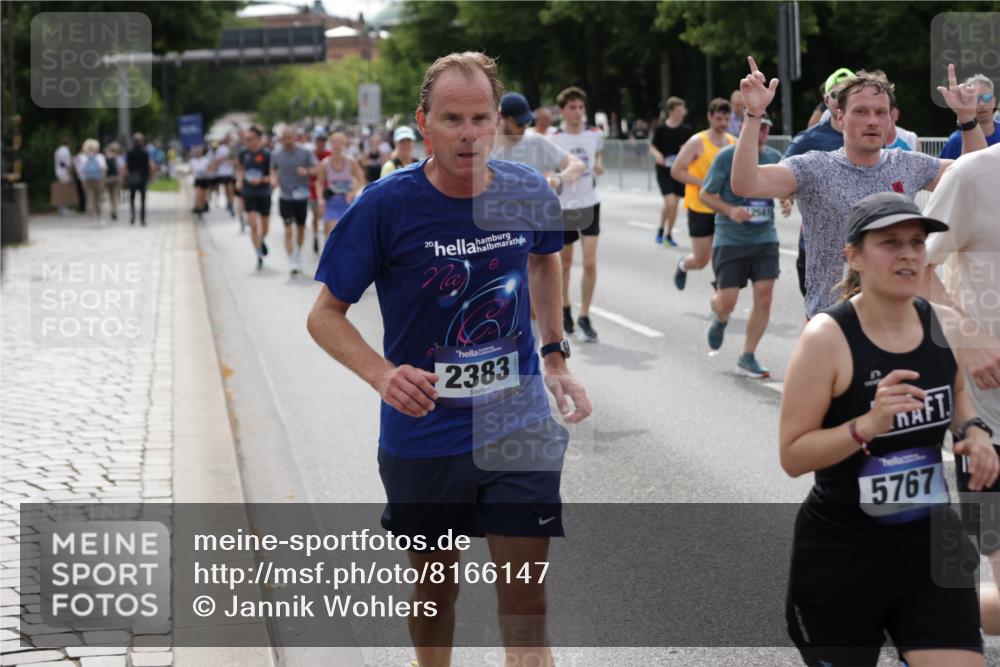 29.06.2025 - hella hamburg halbmarathon Jannik Wohlers http://msf.ph/oto/8166147 29.06.2025 10:20:42 Lombardsbrücke 1028, 1266, 1658, 2383, 2956, 2986, 3161, 3453, 3813, 4082, 4350, 5041, 5061, 5767, 6275, 6308, 7228, 7608, 8724, 8726, 9005, 9011, 9108, 9236, 9501, 10585, 10602, 11698, 11775, 12175, 12395, 12561, 12694, 13057, 13448, 13508, 14499, 14519, 14809, 14819, 14986, 15020, 15387, 15470, 15736, 15767, 15913, 16256, 16600, 16896, 17035, 17341, 17367, 18170, 18305, 18397, 18784, 18809 meine-sportfotos.de