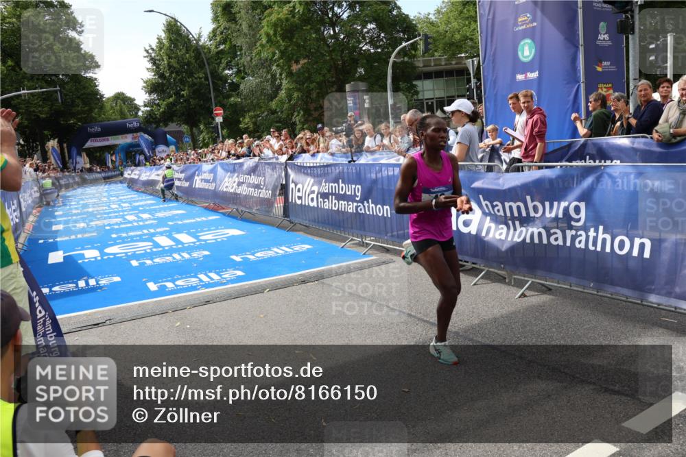 29.06.2025 - hella hamburg halbmarathon Zöllner http://msf.ph/oto/8166150 29.06.2025 10:10:42 Ziel 43 meine-sportfotos.de