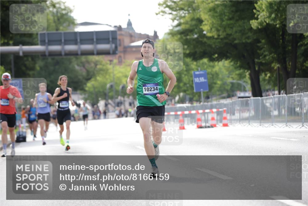 29.06.2025 - hella hamburg halbmarathon Jannik Wohlers http://msf.ph/oto/8166159 29.06.2025 09:40:56 Lombardsbrücke 7834, 7963, 9442, 10234, 11624, 17856, 17886 meine-sportfotos.de