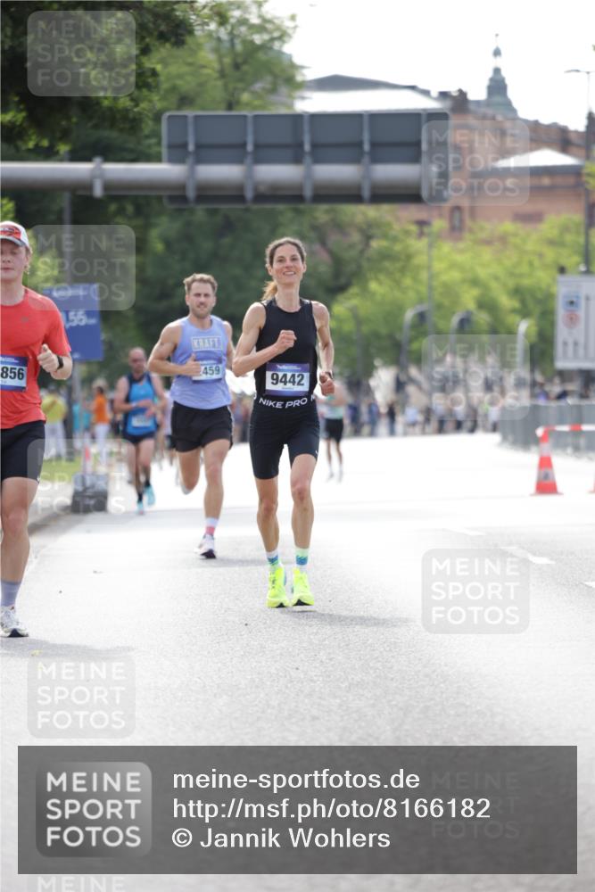 29.06.2025 - hella hamburg halbmarathon Jannik Wohlers http://msf.ph/oto/8166182 29.06.2025 09:40:58 Lombardsbrücke 7834, 7963, 9442, 10234, 11624, 17856, 17886 meine-sportfotos.de