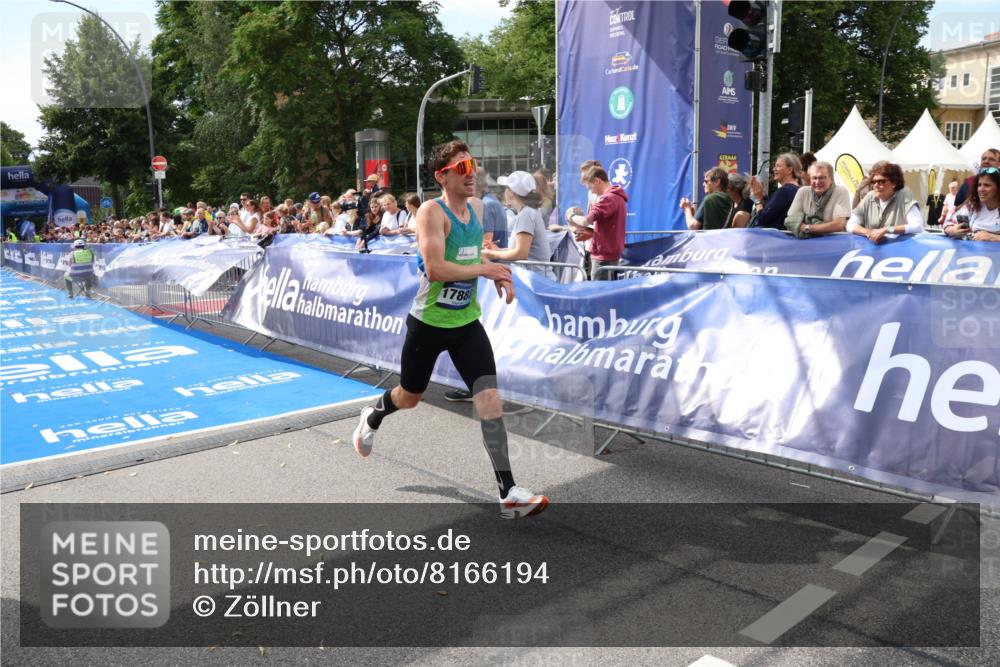 29.06.2025 - hella hamburg halbmarathon Zöllner http://msf.ph/oto/8166194 29.06.2025 10:11:05 Ziel 46, 17888 meine-sportfotos.de
