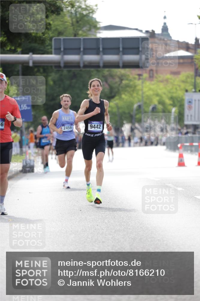29.06.2025 - hella hamburg halbmarathon Jannik Wohlers http://msf.ph/oto/8166210 29.06.2025 09:40:58 Lombardsbrücke 7834, 7963, 9442, 10234, 11624, 17856, 17886 meine-sportfotos.de