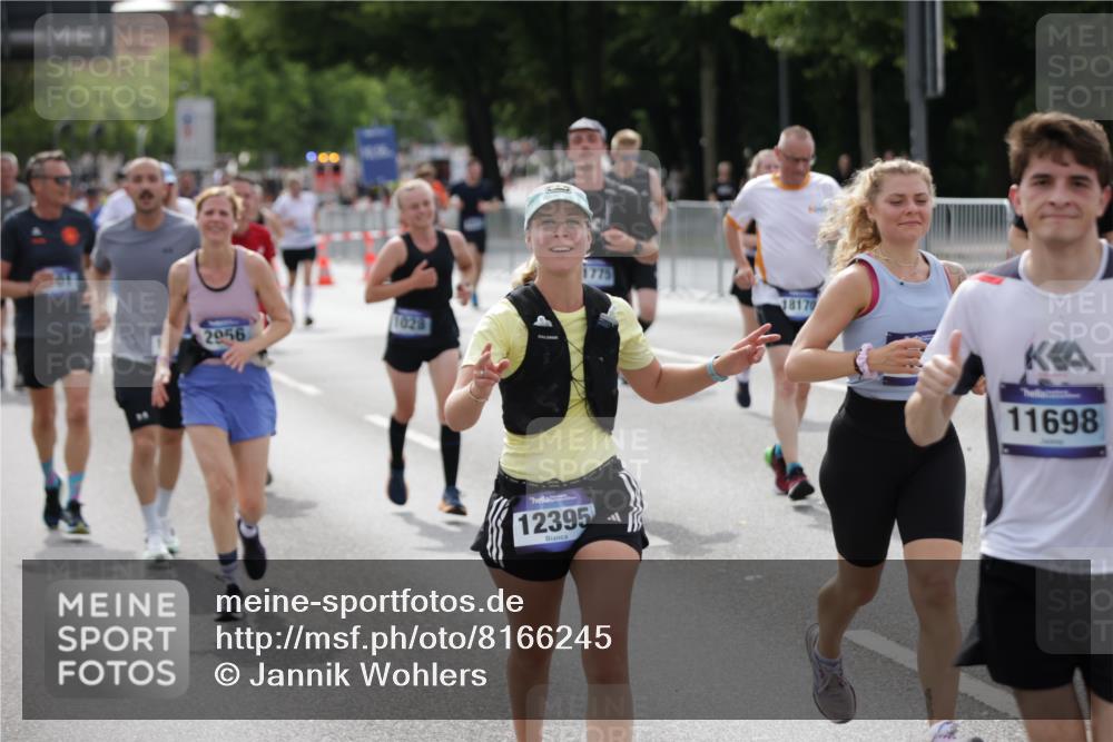 29.06.2025 - hella hamburg halbmarathon Jannik Wohlers http://msf.ph/oto/8166245 29.06.2025 10:20:45 Lombardsbrücke 1028, 1266, 1658, 2383, 2956, 2986, 3161, 3453, 3813, 4082, 5061, 5767, 6275, 6308, 7228, 7608, 8724, 8726, 8844, 9108, 9501, 10585, 10602, 11698, 11775, 12175, 12395, 12561, 12694, 13057, 13448, 13508, 14499, 14519, 14809, 14819, 14986, 15020, 15387, 15470, 15736, 15767, 15913, 16256, 16586, 16600, 16896, 17035, 17341, 17367, 17961, 18170, 18305, 18397, 18784, 18809 meine-sportfotos.de