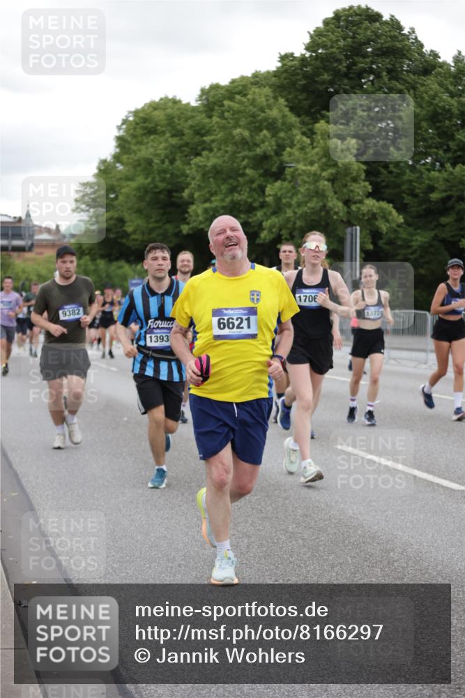 29.06.2025 - hella hamburg halbmarathon Jannik Wohlers http://msf.ph/oto/8166297 29.06.2025 11:05:17 Lombardsbrücke 1409, 3502, 3858, 4765, 5426, 5946, 6621, 7470, 7538, 7539, 7545, 7698, 7857, 8284, 8756, 9382, 9923, 10004, 10395, 10906, 11348, 12033, 12040, 12045, 12182, 12183, 12885, 12918, 12985, 12986, 13720, 13721, 13935, 14136, 14141, 14295, 14440, 14454, 14469, 14641, 14733, 14912, 15904, 16474, 16482, 16496, 16524, 16603, 16790, 17069, 17274, 17361, 17767, 17858, 17859, 18444 meine-sportfotos.de
