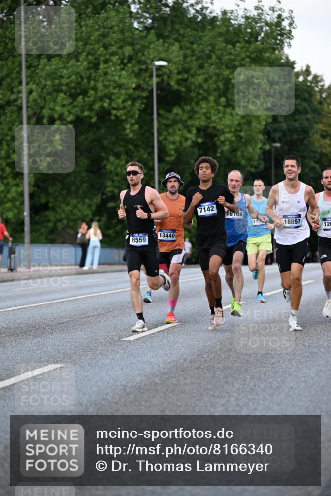 29.06.2025 - hella hamburg halbmarathon Dr. Thomas Lammeyer http://msf.ph/oto/8166340 29.06.2025 09:44:57 Kennedybrücke 1241, 2892, 6559, 7862, 10780, 11194 meine-sportfotos.de