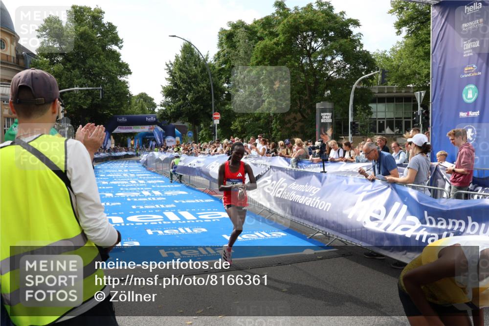 29.06.2025 - hella hamburg halbmarathon Zöllner http://msf.ph/oto/8166361 29.06.2025 10:12:28 Ziel 39 meine-sportfotos.de