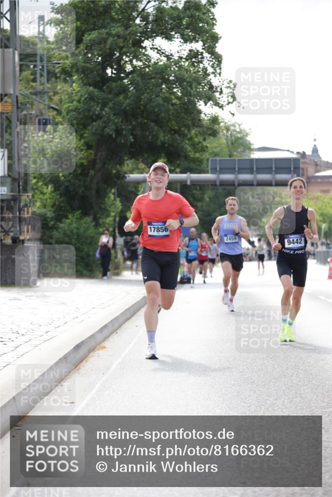 29.06.2025 - hella hamburg halbmarathon Jannik Wohlers http://msf.ph/oto/8166362 29.06.2025 09:40:59 Lombardsbrücke 2459, 7834, 7963, 9442, 10234, 11624, 17856, 17886 meine-sportfotos.de