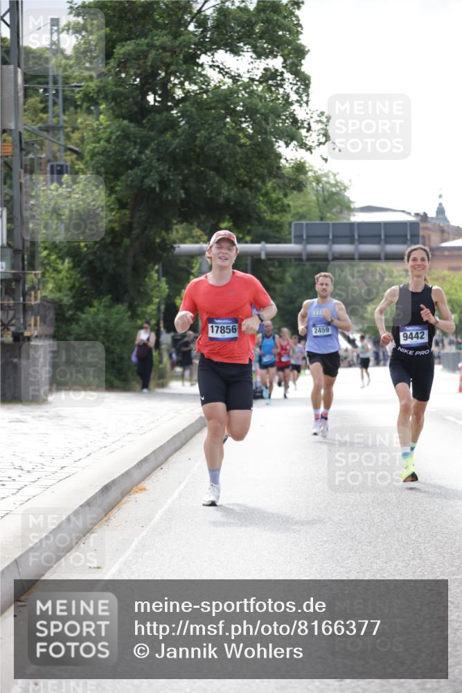 29.06.2025 - hella hamburg halbmarathon Jannik Wohlers http://msf.ph/oto/8166377 29.06.2025 09:40:59 Lombardsbrücke 2459, 7834, 7963, 9442, 10234, 11624, 17856, 17886 meine-sportfotos.de