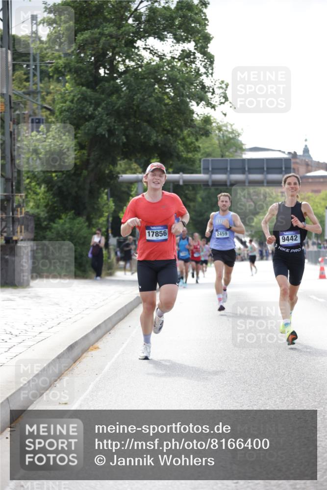29.06.2025 - hella hamburg halbmarathon Jannik Wohlers http://msf.ph/oto/8166400 29.06.2025 09:40:59 Lombardsbrücke 2459, 7834, 7963, 9442, 10234, 11624, 17856, 17886 meine-sportfotos.de