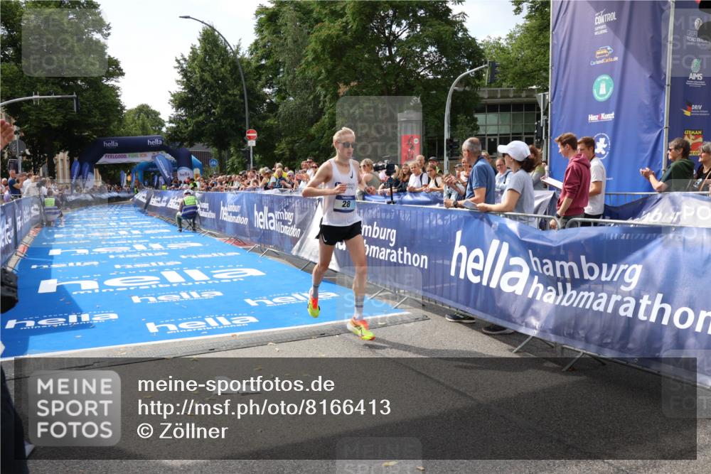 29.06.2025 - hella hamburg halbmarathon Zöllner http://msf.ph/oto/8166413 29.06.2025 10:12:46 Ziel 28 meine-sportfotos.de