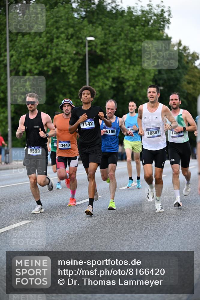29.06.2025 - hella hamburg halbmarathon Dr. Thomas Lammeyer http://msf.ph/oto/8166420 29.06.2025 09:44:58 Kennedybrücke 1241, 2892, 6559, 7862, 10780, 11194 meine-sportfotos.de