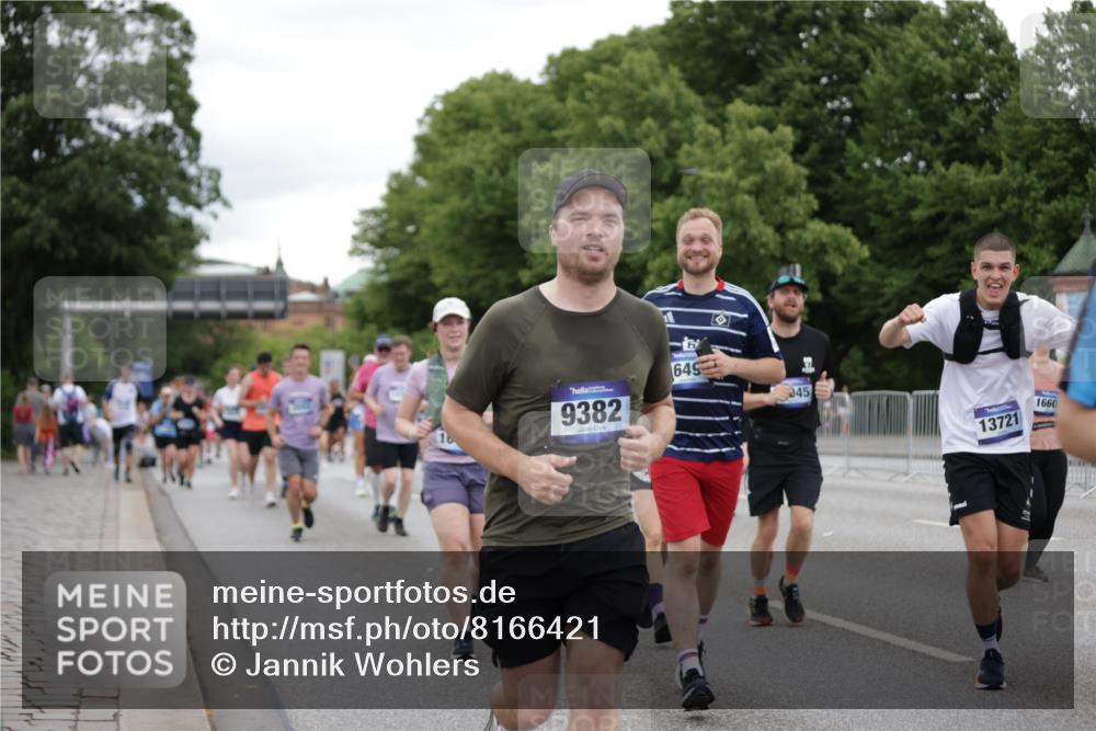 29.06.2025 - hella hamburg halbmarathon Jannik Wohlers http://msf.ph/oto/8166421 29.06.2025 11:05:20 Lombardsbrücke 1409, 3502, 3858, 4765, 5426, 5946, 6621, 7470, 7538, 7539, 7545, 7698, 7857, 8756, 9035, 9382, 9923, 10004, 10395, 10906, 11348, 12040, 12045, 12182, 12183, 12885, 12918, 12985, 12986, 13720, 13721, 13813, 13935, 14136, 14193, 14295, 14454, 14469, 14641, 14733, 14912, 15904, 16474, 16482, 16496, 16524, 16603, 16790, 17069, 17274, 17361, 17460, 17767, 17858, 17859, 18527 meine-sportfotos.de