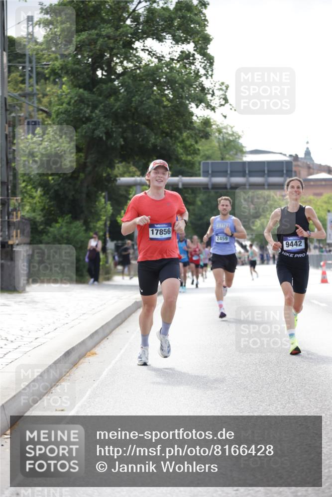 29.06.2025 - hella hamburg halbmarathon Jannik Wohlers http://msf.ph/oto/8166428 29.06.2025 09:40:59 Lombardsbrücke 2459, 7834, 7963, 9442, 10234, 11624, 17856, 17886 meine-sportfotos.de