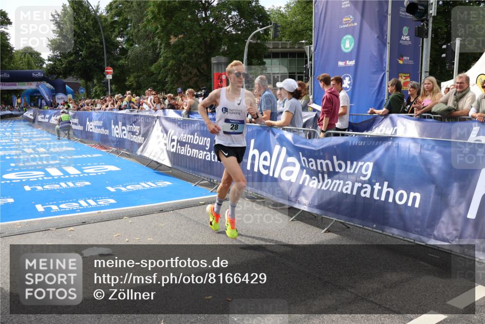 29.06.2025 - hella hamburg halbmarathon Zöllner http://msf.ph/oto/8166429 29.06.2025 10:12:46 Ziel 28 meine-sportfotos.de