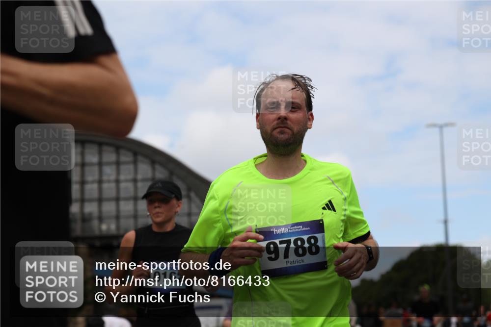 29.06.2025 - hella hamburg halbmarathon Yannick Fuchs http://msf.ph/oto/8166433 29.06.2025 11:18:18 20KM 1131, 1269, 1694, 1939, 3573, 3837, 4834, 5035, 5322, 6287, 6977, 7169, 7188, 7190, 7248, 7370, 7672, 7978, 8085, 8537, 9259, 9567, 9635, 9714, 9788, 10148, 10162, 10649, 10977, 11249, 13031, 13206, 13366, 13584, 14024, 14240, 14421, 14633, 15180, 15343, 15402, 15404, 16586, 16600, 16601, 16604, 16781, 16791, 16991, 17699, 18007, 18046, 18417, 18698 meine-sportfotos.de