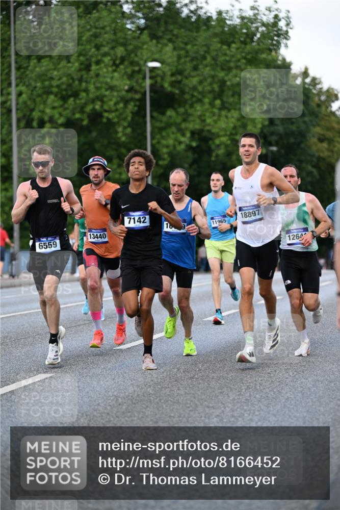 29.06.2025 - hella hamburg halbmarathon Dr. Thomas Lammeyer http://msf.ph/oto/8166452 29.06.2025 09:44:58 Kennedybrücke 1241, 2892, 6559, 7862, 10780, 11194 meine-sportfotos.de