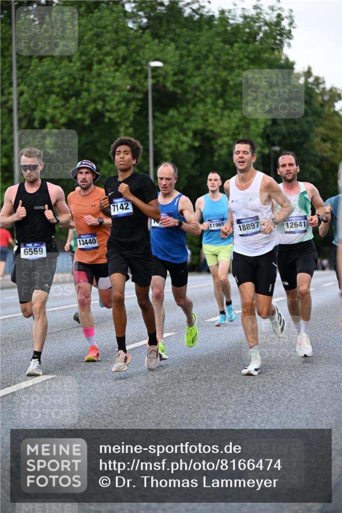 29.06.2025 - hella hamburg halbmarathon Dr. Thomas Lammeyer http://msf.ph/oto/8166474 29.06.2025 09:44:58 Kennedybrücke 1241, 2892, 6559, 7862, 10780, 11194 meine-sportfotos.de