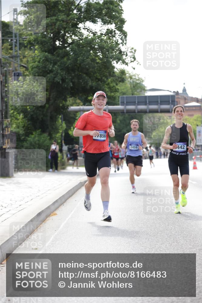 29.06.2025 - hella hamburg halbmarathon Jannik Wohlers http://msf.ph/oto/8166483 29.06.2025 09:40:59 Lombardsbrücke 2459, 7834, 7963, 9442, 10234, 11624, 17856, 17886 meine-sportfotos.de
