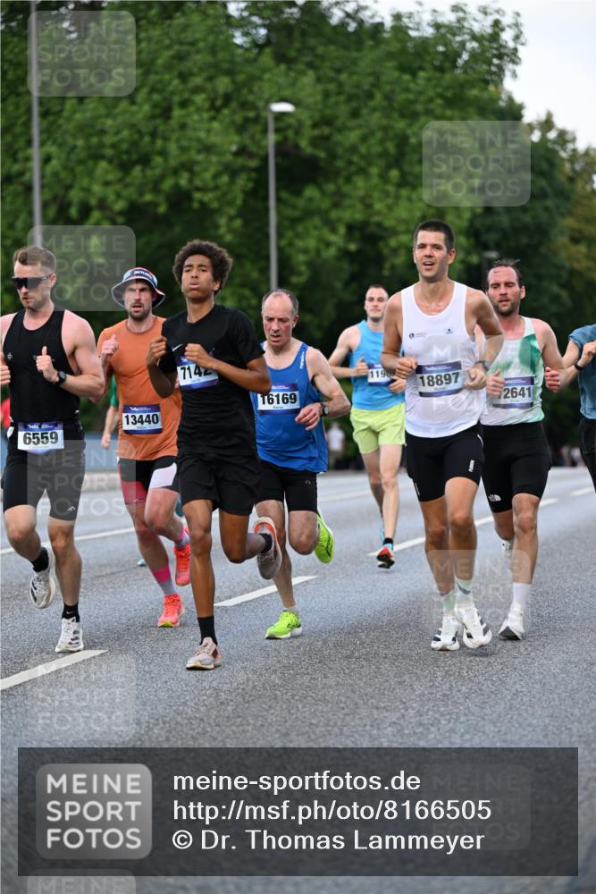 29.06.2025 - hella hamburg halbmarathon Dr. Thomas Lammeyer http://msf.ph/oto/8166505 29.06.2025 09:44:58 Kennedybrücke 1241, 2892, 6559, 7862, 10780, 11194 meine-sportfotos.de