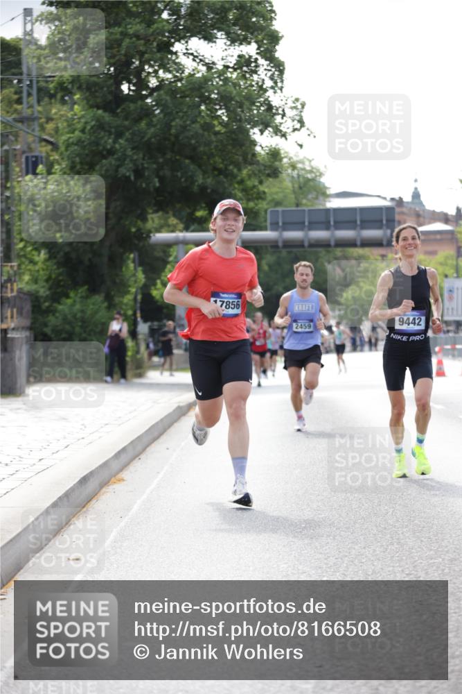 29.06.2025 - hella hamburg halbmarathon Jannik Wohlers http://msf.ph/oto/8166508 29.06.2025 09:41:00 Lombardsbrücke 2459, 7963, 9442, 10234, 11624, 17856, 17886 meine-sportfotos.de