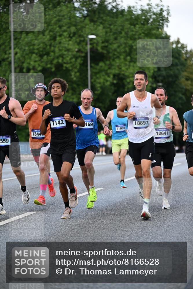 29.06.2025 - hella hamburg halbmarathon Dr. Thomas Lammeyer http://msf.ph/oto/8166528 29.06.2025 09:44:59 Kennedybrücke 1241, 2892, 6559, 7862, 10780, 11194 meine-sportfotos.de