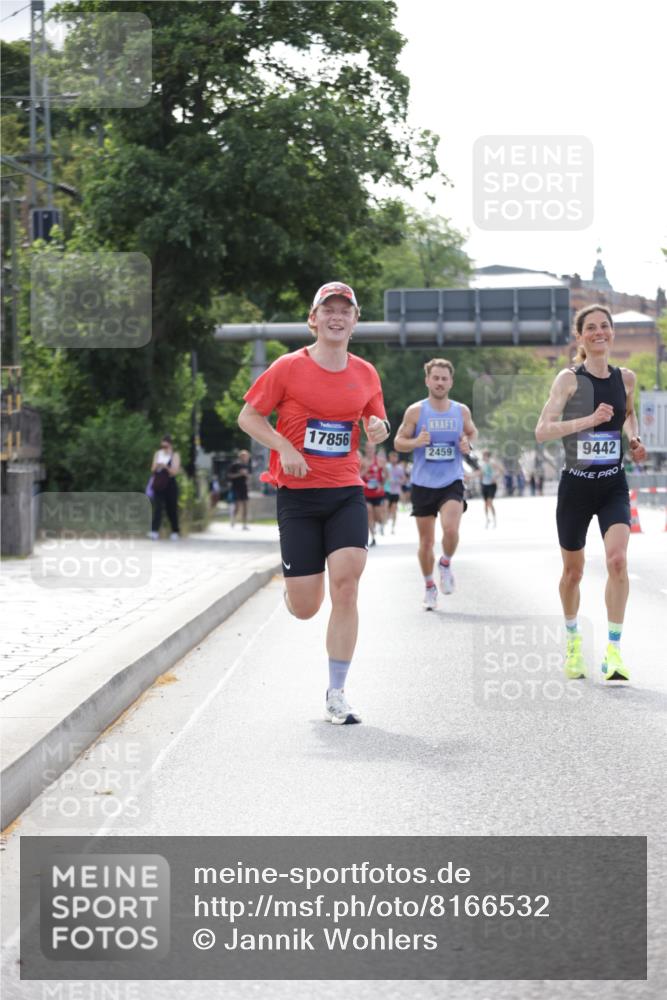 29.06.2025 - hella hamburg halbmarathon Jannik Wohlers http://msf.ph/oto/8166532 29.06.2025 09:41:00 Lombardsbrücke 2459, 7963, 9442, 10234, 11624, 17856, 17886 meine-sportfotos.de