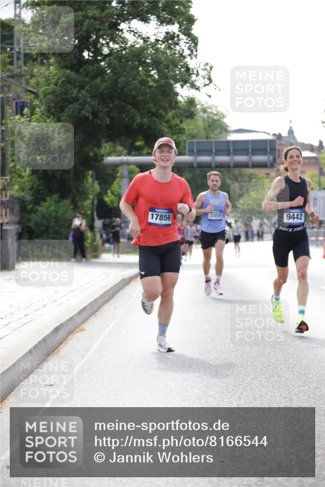 29.06.2025 - hella hamburg halbmarathon Jannik Wohlers http://msf.ph/oto/8166544 29.06.2025 09:41:00 Lombardsbrücke 2459, 7963, 9442, 10234, 11624, 17856, 17886 meine-sportfotos.de